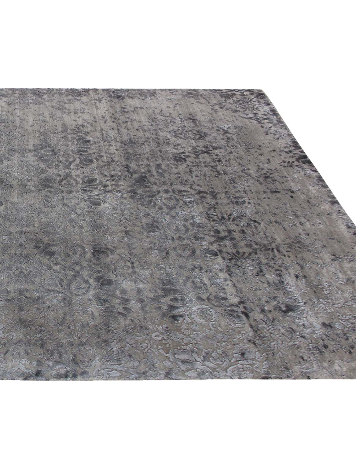 Product: Luxury Carpet | Color: Grey | Size: 5'6" x 8'