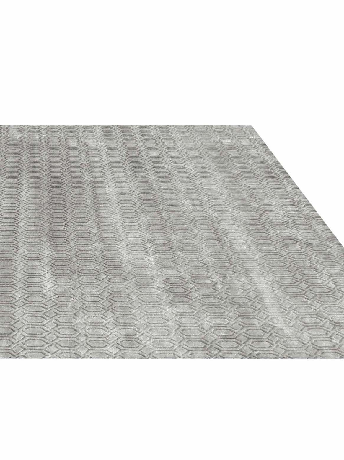 Product: Luxury Carpet | Color: Silver Taupe | Size: 5'6" x 8'