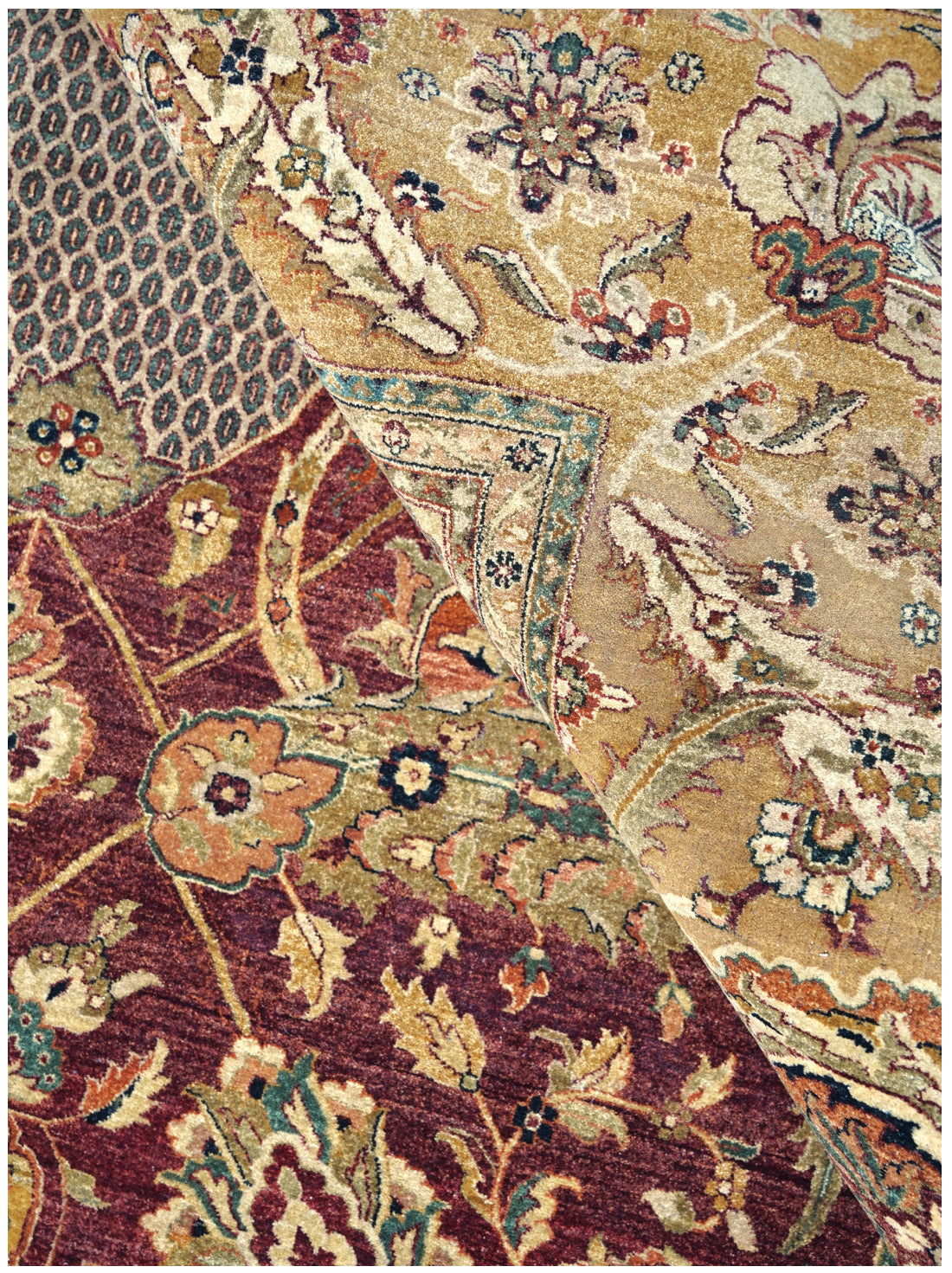 Product: Luxury Carpet | Color: Beige Burgundy | Size: 14' x 20'