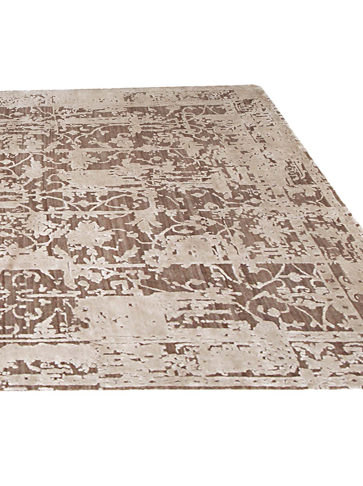 Product: Luxury Carpet | Color: Beige | Size: 5'6" x 8'