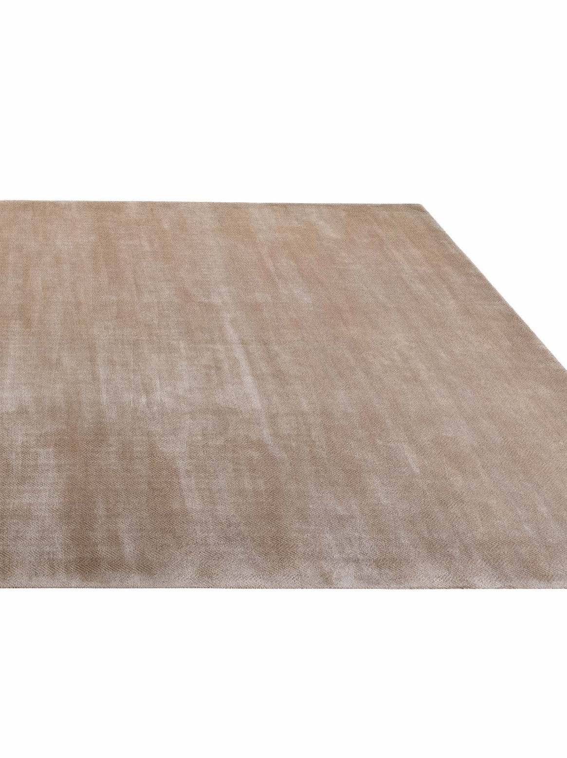 Product: Luxury Carpet | Color: Silver Beige | Size: 5'6" x 8'