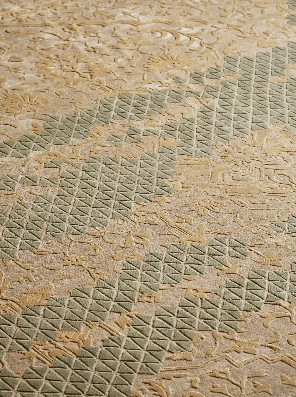 Luxury hand knotted carpet made from Wool & Botanical Silk in aqua beige color and 5'6" x 8' size