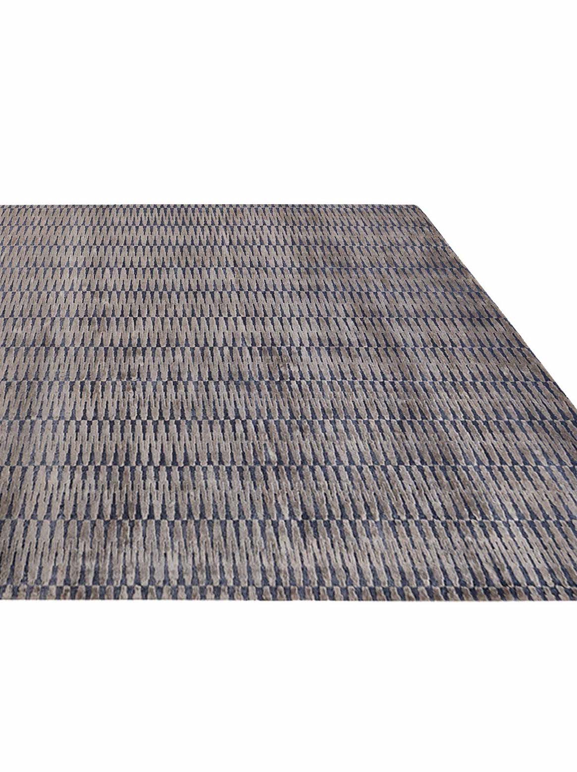 Product: Luxury Carpet | Color: Blue Beige | Size: 5'6" x 8'