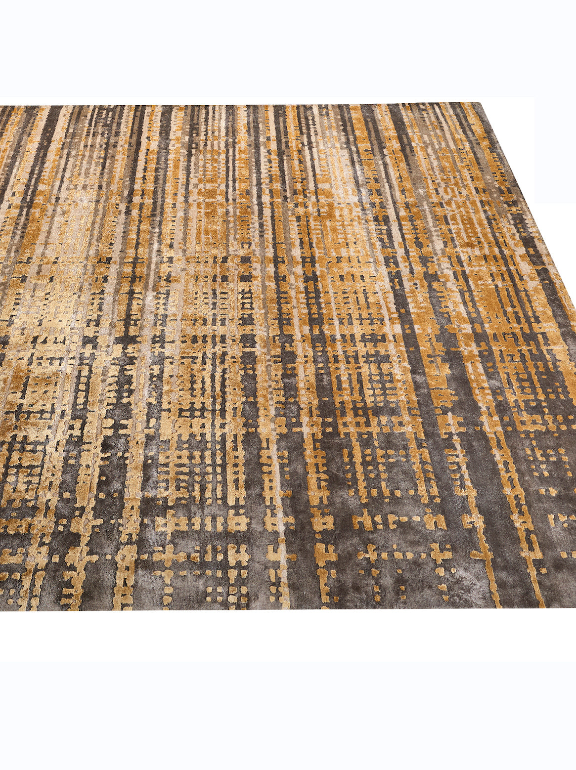 Product: Luxury Carpet | Color: Gold | Size: 5'6" x 8'