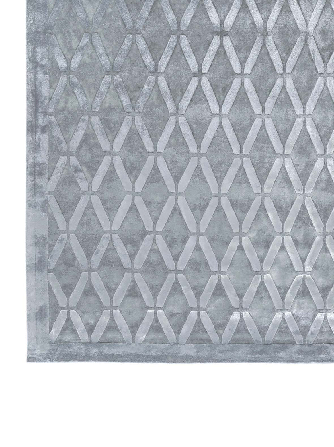 Product: Luxury Carpet | Color: Silver Grey | Size: 4'6" x 6'6"